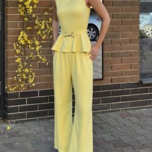 طقم الأناقة الصيفية: إطلالة عصرية بلون الشمس وراحة لا مثيل لها!