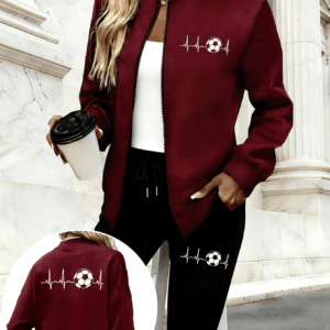 استعيدي إشراقة Y2K: طقم رياضي أنيق وفاخر من قطعتين