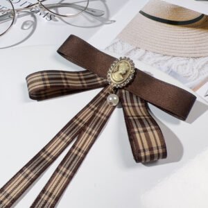 بروش الفراشة الأنيق: سحر الكلاسيكية المتقنة