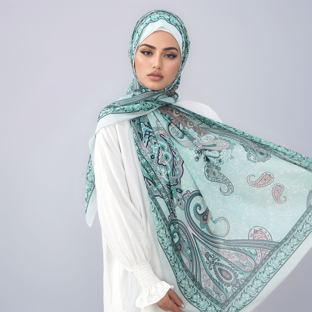 צעיף אלגנטיות מתחדשת: מטפחת פייזלי בצבע מנטה מרענן – תמונה 4