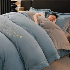 سرير أحلامك بلمسة فاخرة: طقم مفارش مطرز ثقيل الوزن