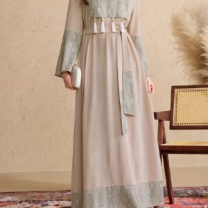 זוהרי בניחוח האלגנטיות המזרחית: שמלתך המושלמת לכל העונות!