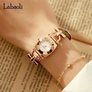 Shine with Confidence: Elegant Women's Wristwatch with a Rose Gold Touch