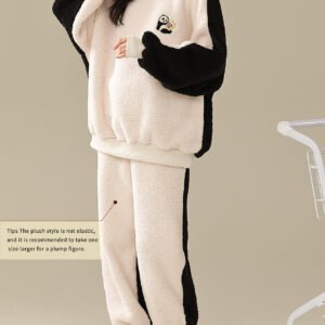 دلال ودفء: طقم بيجاما الفرو المريح بتصميم عصري