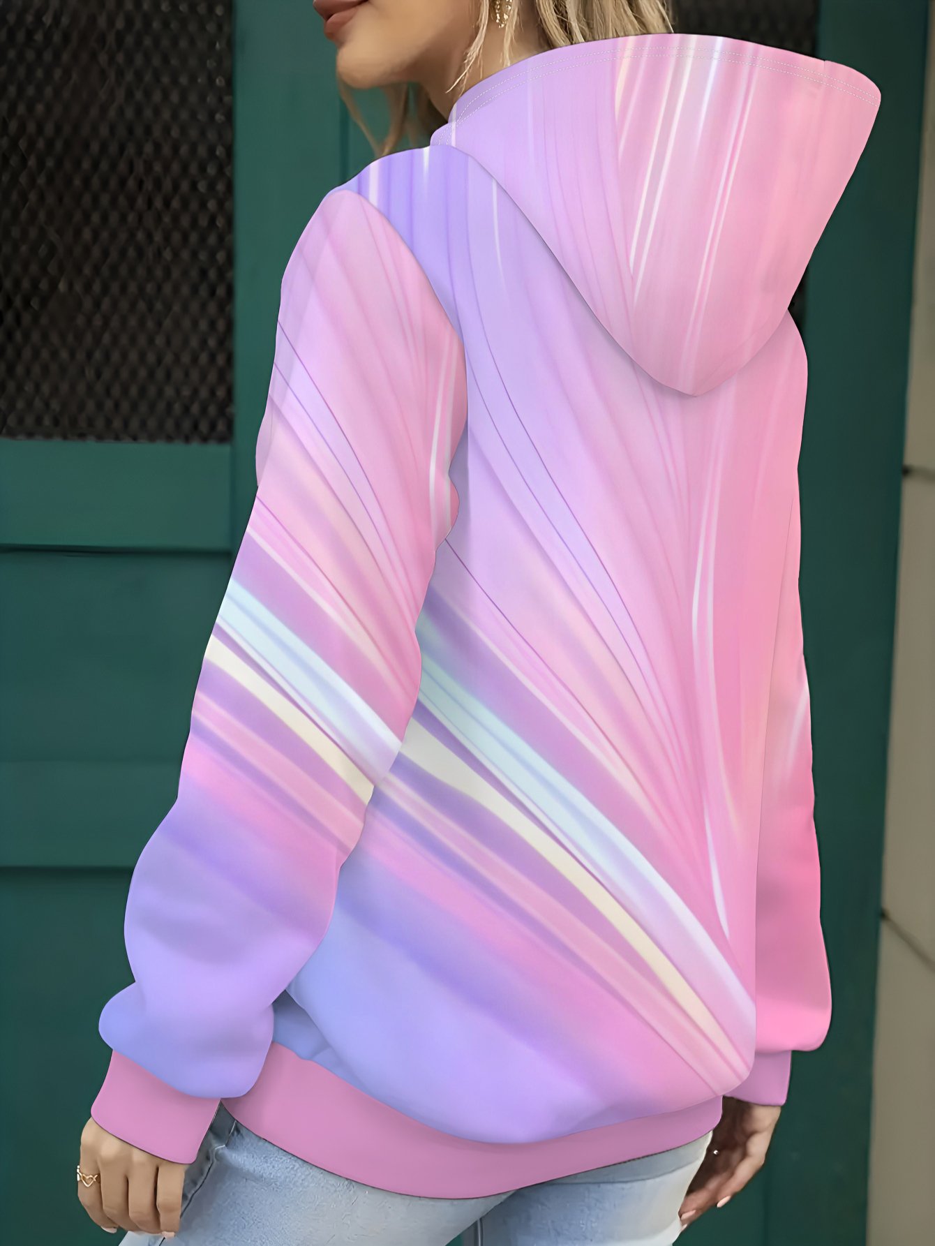 تألقي بألوان الغروب: هودي نسائي عصري بتدرج وردي وأزرق - الصورة 2