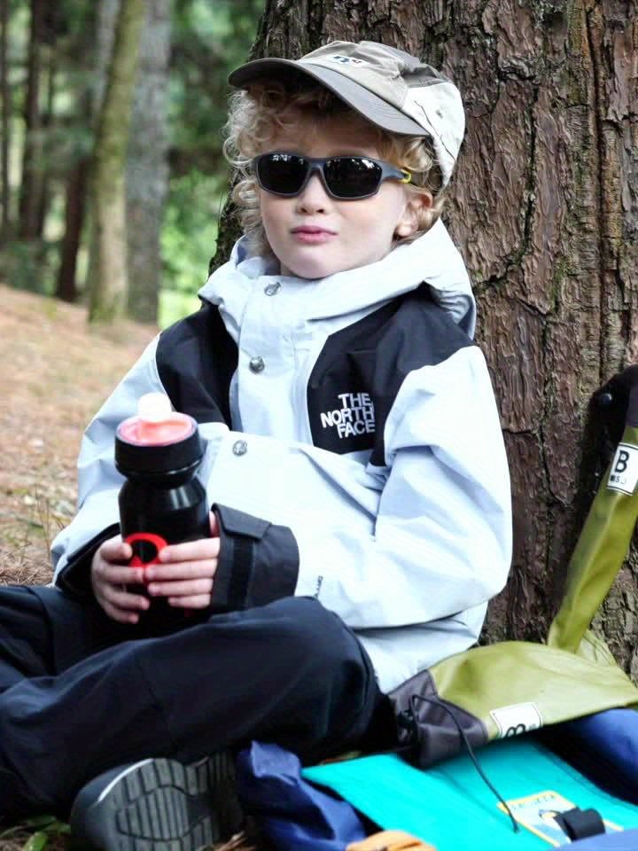 משקפי "עין החתול" סגולים: שיק ילדותי שמושך את העין! – תמונה 4