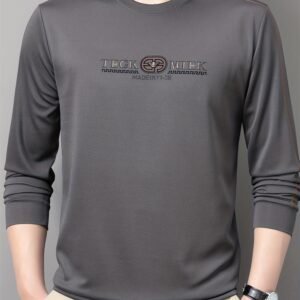 Your Complete Winter Look: Men's Sweatshirt Blending Warmth and Style