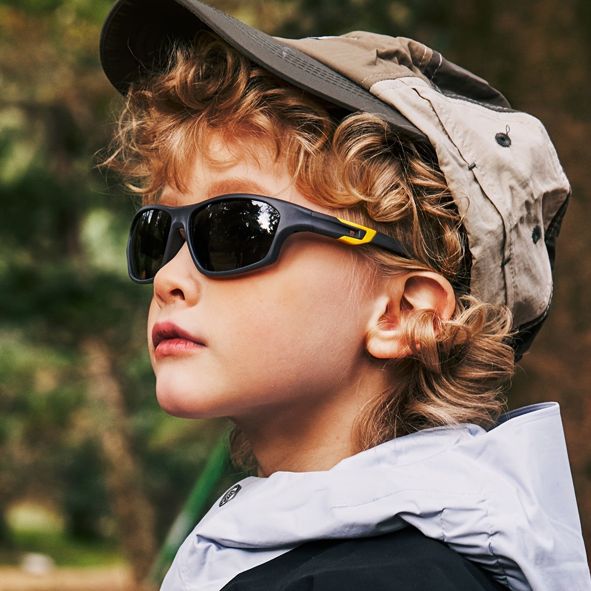 משקפי "עין החתול" סגולים: שיק ילדותי שמושך את העין!