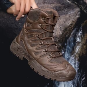 رفيقك الأمثل في كل مغامرة: حذاء الشتاء الرجالي القوي!