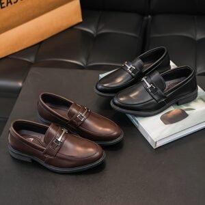 أحذية الأناقة والراحة للأولاد: خطوة عصرية لكل مناسبة