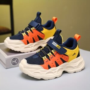 קטן אבל אדיר: נעלי הספורט לבנים המשלבות נוחות ובטיחות!