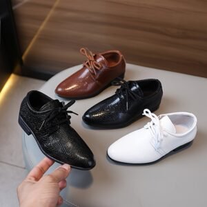 אופנת ילדים מתחילה כאן: נעלי אוקספורד רשמיות לבנים