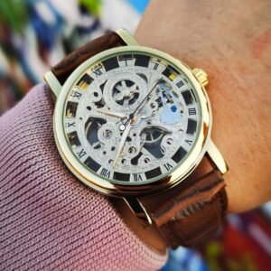 שעון שלד זהוב יוקרתי: אלגנטיות מכנית שמתריסה נגד הזמן