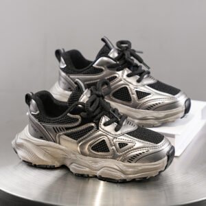 צאו לדרך בסטייל ובאנרגיה: נעלי רשת מבריקות לבנים!