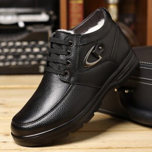 رفيقك الأمثل للشتاء: حذاء جلدي فاخر يجمع الأناقة والدفء والمتانة