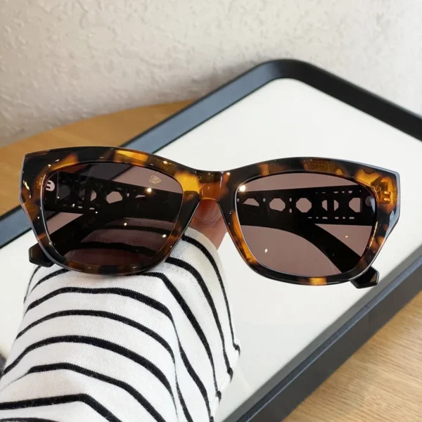 Fashion Designer's New Cat Eye Small FramePolarized Women's Sunglasses, A Must-have Item for Celebrities with Simple Lines UV400 - Image 3