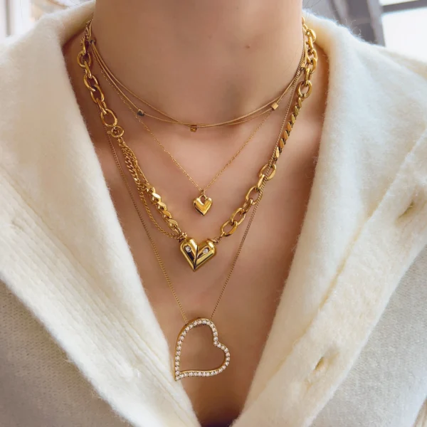 CARLIDANA Fashion New Personality Peach Hollow Heart Pendant Necklace 4 Piece Set Simple Versatile Heart Shaped Necklace