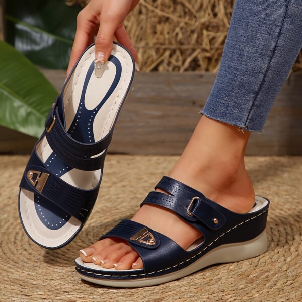 New Women's Hollow-Out Breathable Lightweight Slippers with Metal Buckle, 4-Season Indoor/Outdoor Beach Shoes for Summer 2025 - Image 7