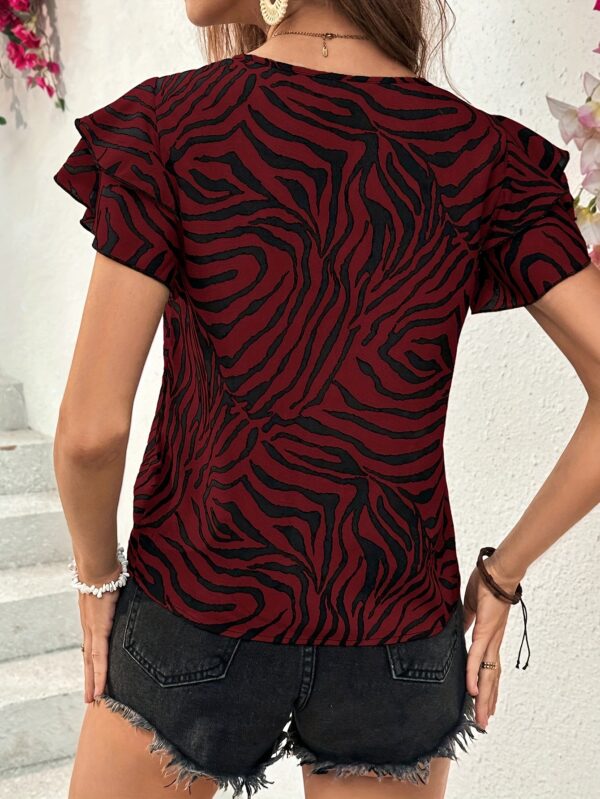Elegant Short-Sleeved Top with Zebra Print, Perfect for Summer. - Image 2