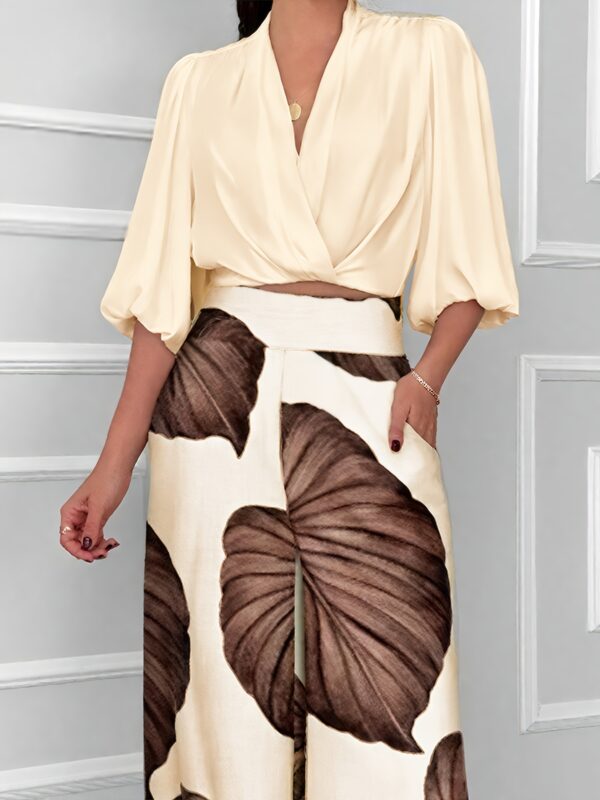 Women'S Stylish Elegant Two-Piece Set with a Solid Color Twist V-Neck Top and Floral Print Wide-Leg Pants. - Image 5