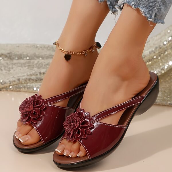 Women's Summer New Slip-on Slippers Versatile Outdoor Fashion Sandals - Image 4