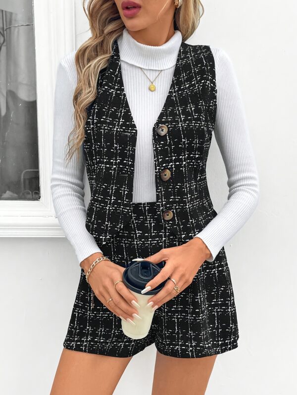 Stylish Oriented Women's Plaid Print Vest and Shorts Set - Image 3