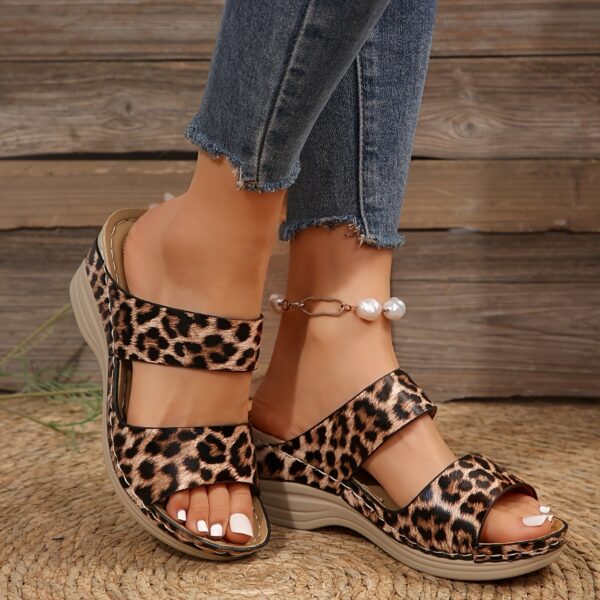 Stylish Women's Summer Slippers, Fashionable and Versatile Perfect for Beach and Pool Leisure - Image 2