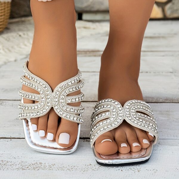 Versatile Fashionable Women's Summer Slippers for Indoor and Outdoor Wear - Image 9
