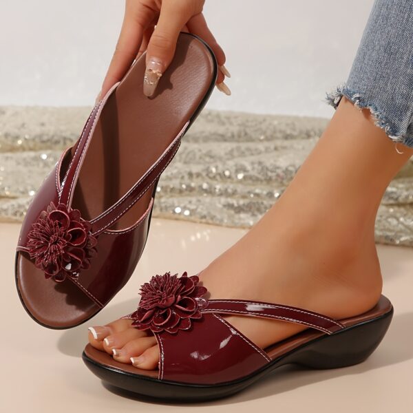 Women's Summer New Slip-on Slippers Versatile Outdoor Fashion Sandals - Image 7