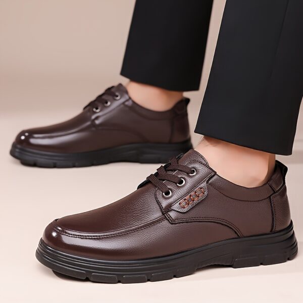 Men's classic penny loafers with traditional brogue stitching and comfortable thick soles, suitable for 11 occasions. Crafted from high-quality premium materials, they are an ideal choice for business office wear and professional events