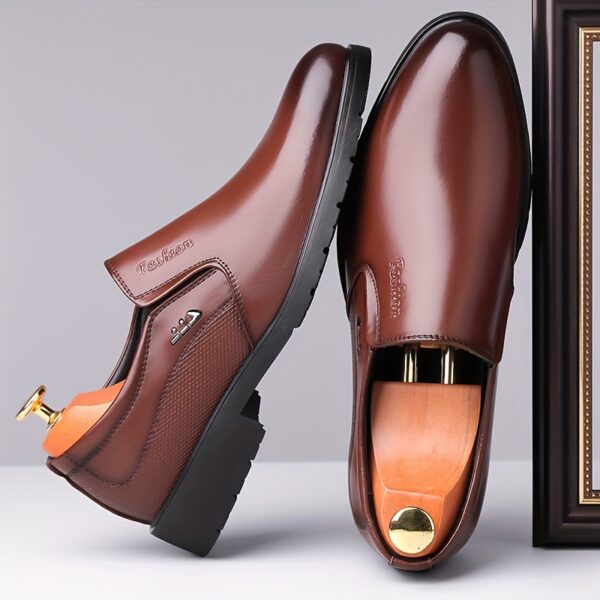 1pc Men'S Brown Slip-On Loafers - Stylish Low Top Dress Shoes with Metallic Logo, Rubber Sole, Insole & Lace-Up Detail, Perfect for Business & Casual Attire, Casual Footwear | Stylish Loafers | Durable Footwear
