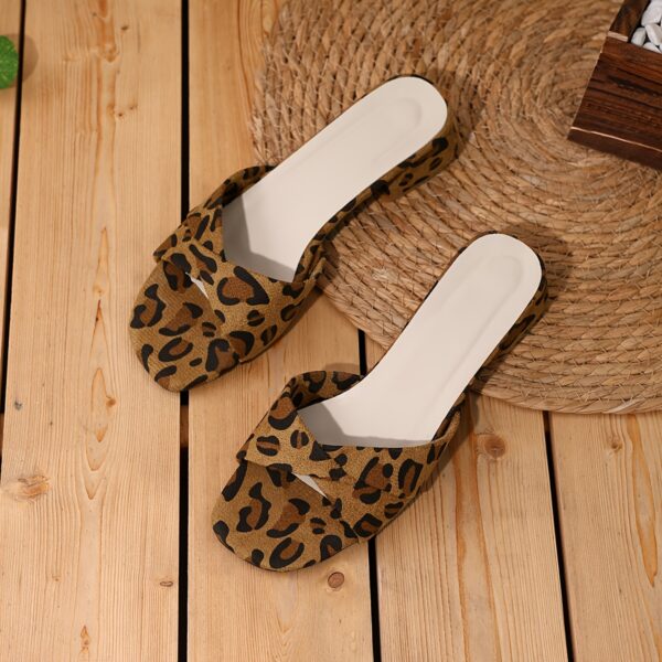 Simple Leopard Print Women'S Slippers - Image 4