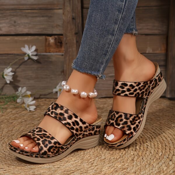 Stylish Women's Summer Slippers, Fashionable and Versatile Perfect for Beach and Pool Leisure - Image 4