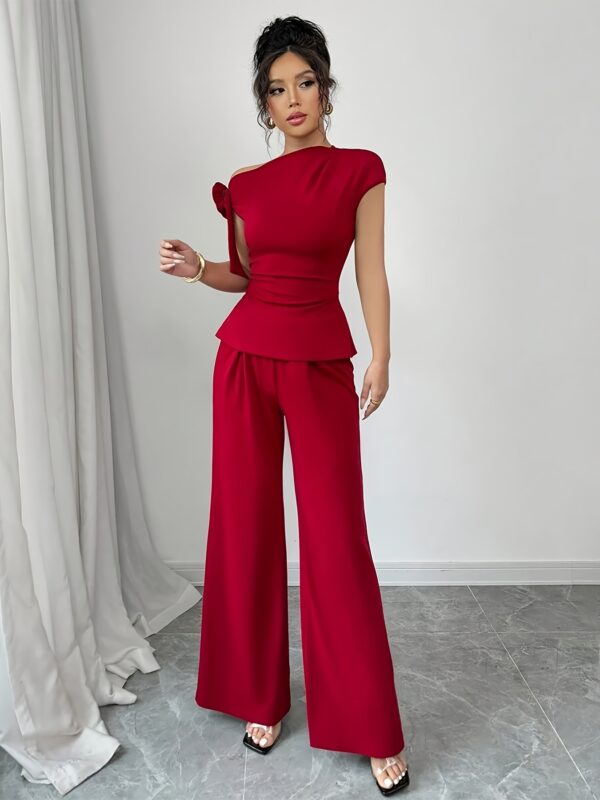 Women'S Chic Solid Color Off-Shoulder Top with Floral Detail & Wide-Leg Pants - Stylish Two-Piece Set with Belt, Allseason Wear, Stylish Two Piece Set|Floral Accent Top|Adjustable Waist Pants, Floral Print Pants