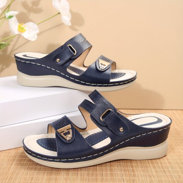 New Women's Hollow-Out Breathable Lightweight Slippers with Metal Buckle, 4-Season Indoor/Outdoor Beach Shoes for Summer 2025 - Image 4
