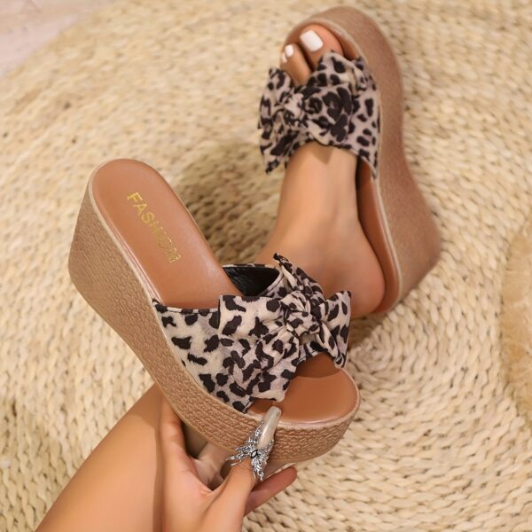 1pc Fashionable Comfort Thick-Heel Wedge Slippers in Plus Size