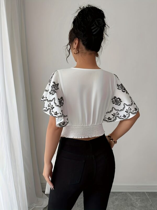 Women'S Elegant Floral Print V-Neck Blouse with Ruffle Sleeves & Belted Waist - Short Sleeve Summer Top in White with Black Floral Design, Perfect for Casual or Dressy Outfits, Floral Print Blouse, Outfit Enhancer, Vneck Design, Ruffle Detailing - Image 2