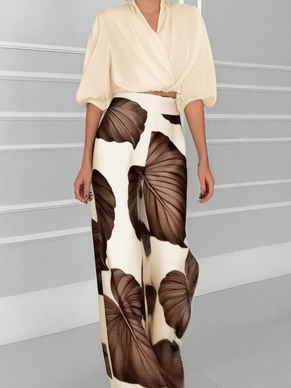 Women'S Stylish Elegant Two-Piece Set with a Solid Color Twist V-Neck Top and Floral Print Wide-Leg Pants.