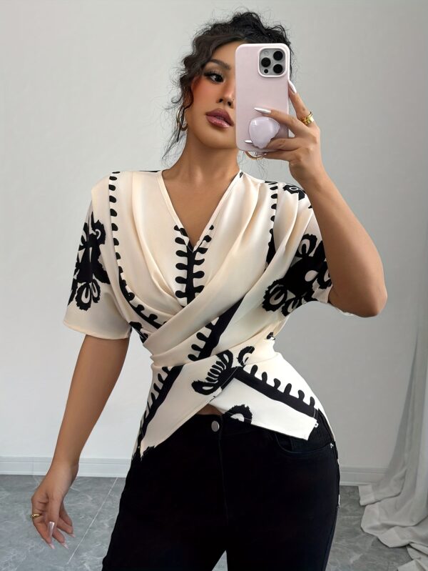 Women'S Stylish Black & White Geometric Print Blouse - V-Neck, Short Sleeve, Button-Up Top with Pockets, Perfect for Spring/Summer/Fall, Casual Attire|Vneck Blouse|Decorative Buttons - Image 4