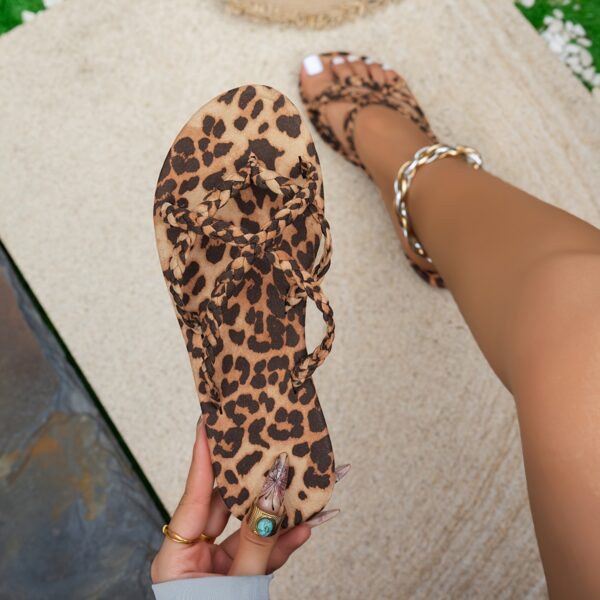 1 Pair of Women'S Vintage Leopard Print Flat Slippers - Image 3
