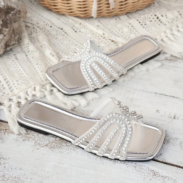 Versatile Fashionable Women's Summer Slippers for Indoor and Outdoor Wear - Image 2