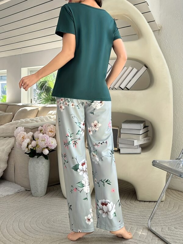 Women's Floral Print Casual Pajama Set, Short Sleeve Round Neck Top & Pants, Comfortable Relaxed Fit - Image 4