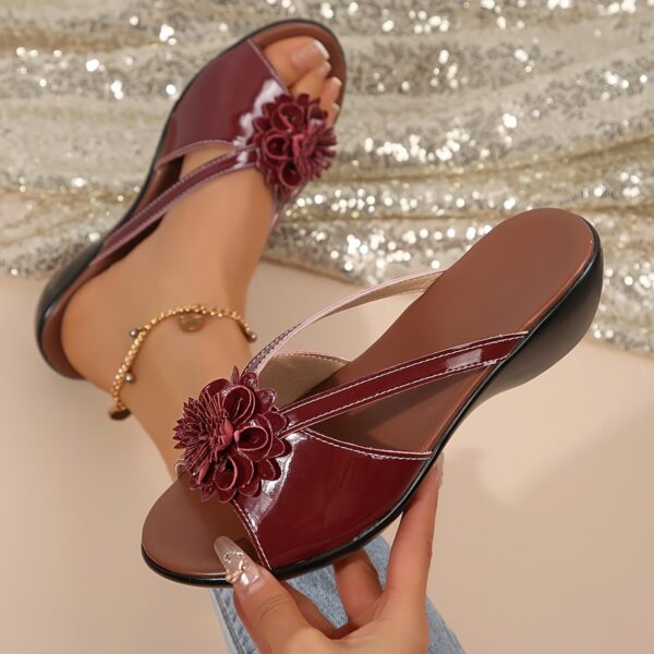 Women's Summer New Slip-on Slippers Versatile Outdoor Fashion Sandals