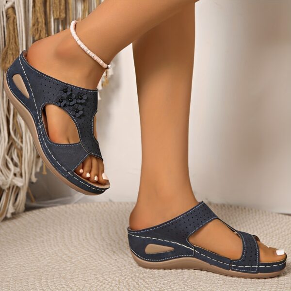 Women's Indoor Slippers with 5-Flower Breathable Design, Lightweight Shoes for All Seasons - Image 2