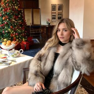 جاكيت شتوي نسائي فاخر من الفرو الصناعي - أناقة دافئة لموسم البرد