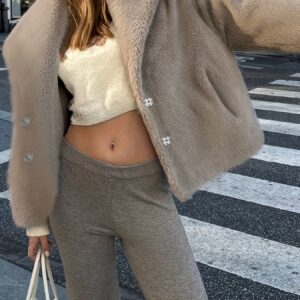 المعطف الشتوي الطويل للسيدات: دفء لا مثيل له وأناقة ساحرة