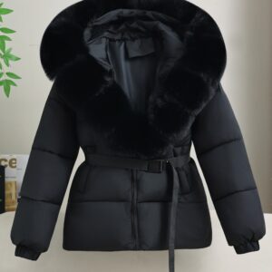 معطف الشتاء النسائي الفاخر: دفء وأناقة لا تضاهى بياقة فرو صناعي مميزة وغطاء رأس قابل للفصل وحزام