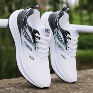 انطلق بخفة وأناقة: حذاء الرجل العصري لجميع المواسم