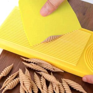 مجموعة المكرونة والزلابية المنزلية: سر مطبخك الإيطالي الخاص!