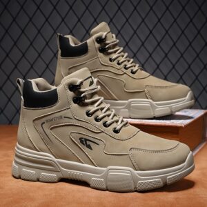 خطوات واثقة، أناقة خالدة: حذاء الرجال المتين لكل مغامرة.